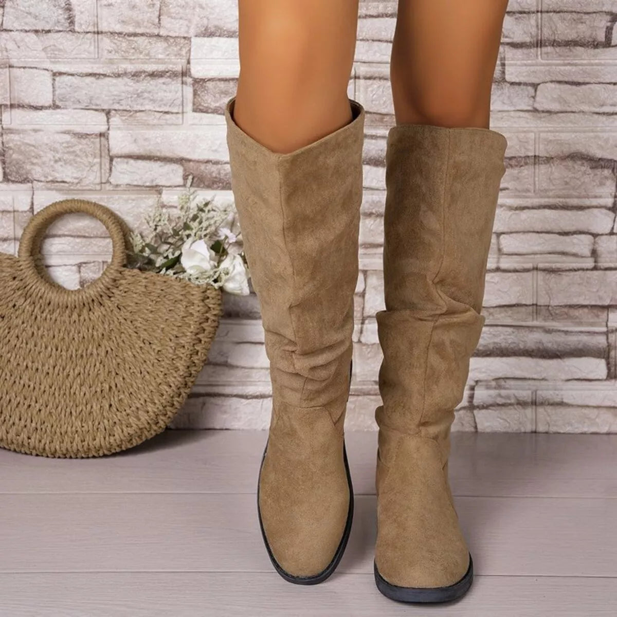 Woomen Round Toe Flat Knee Boots