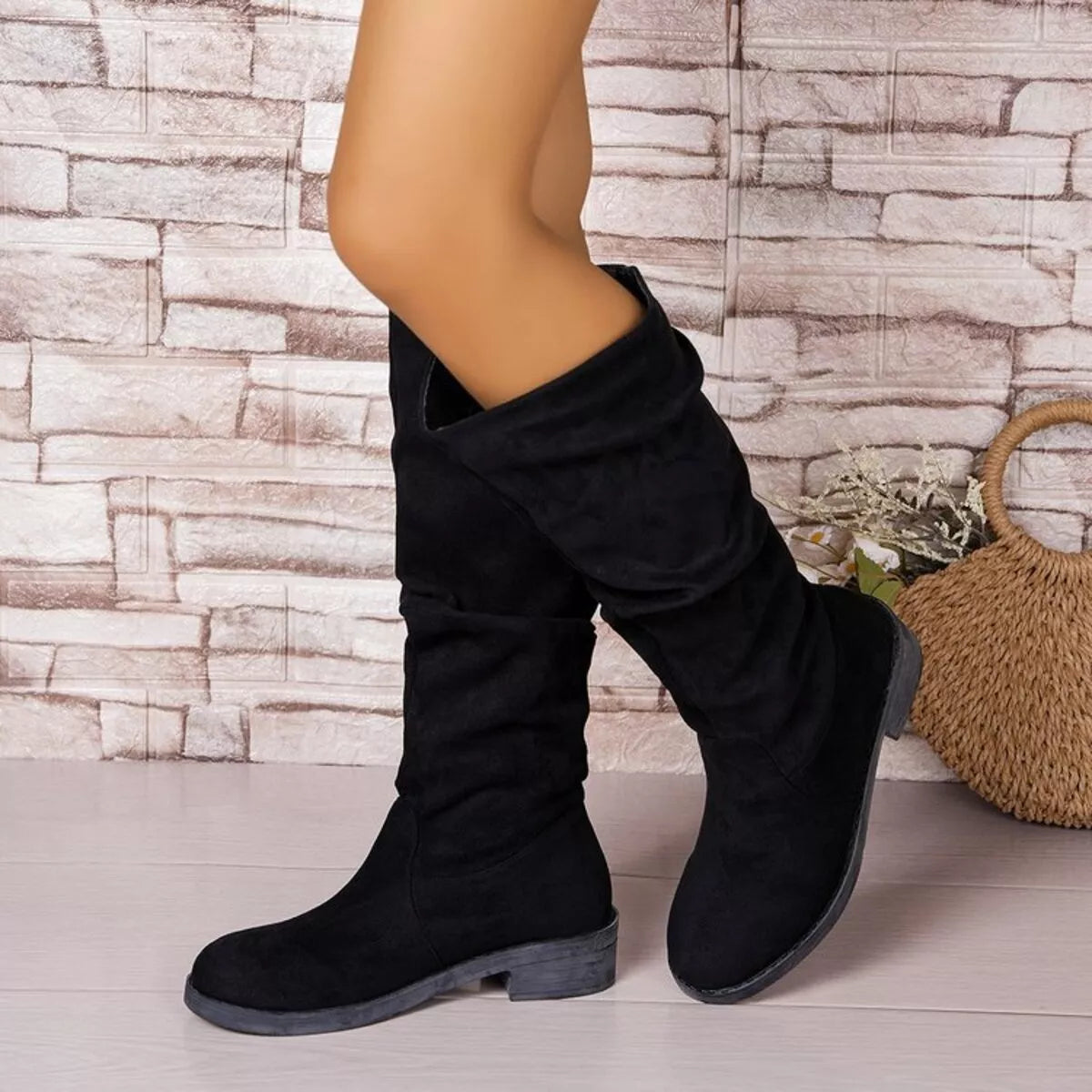 Woomen Round Toe Flat Knee Boots